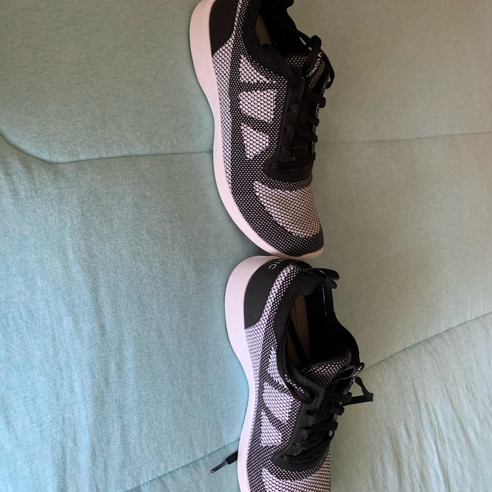 Vionic Sneaker - Picture 3 of 5